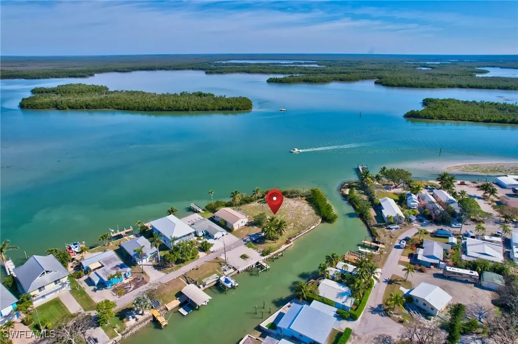 103 Bayshore Way Goodland FL 34140