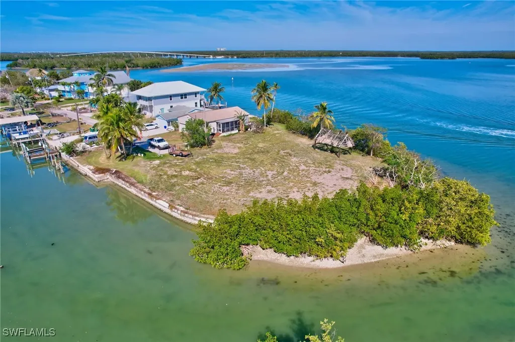 103 Bayshore Way Goodland FL 34140