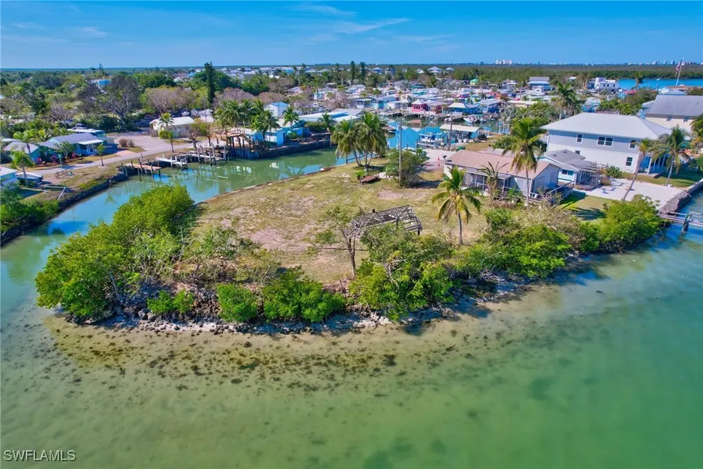 103 Bayshore Way Goodland FL 34140