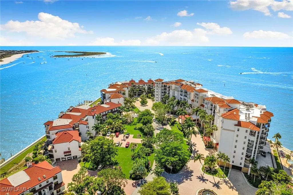 502 La Peninsula Boulevard Naples FL 34113