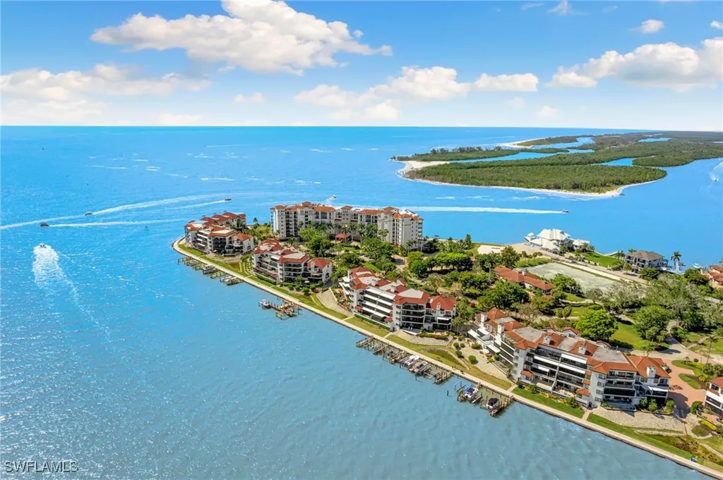 502 La Peninsula Boulevard Naples FL 34113