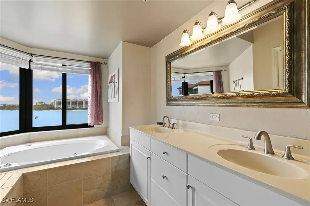 502 La Peninsula Boulevard Naples FL 34113