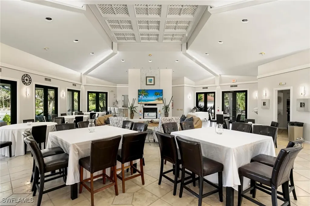 502 La Peninsula Boulevard Naples FL 34113