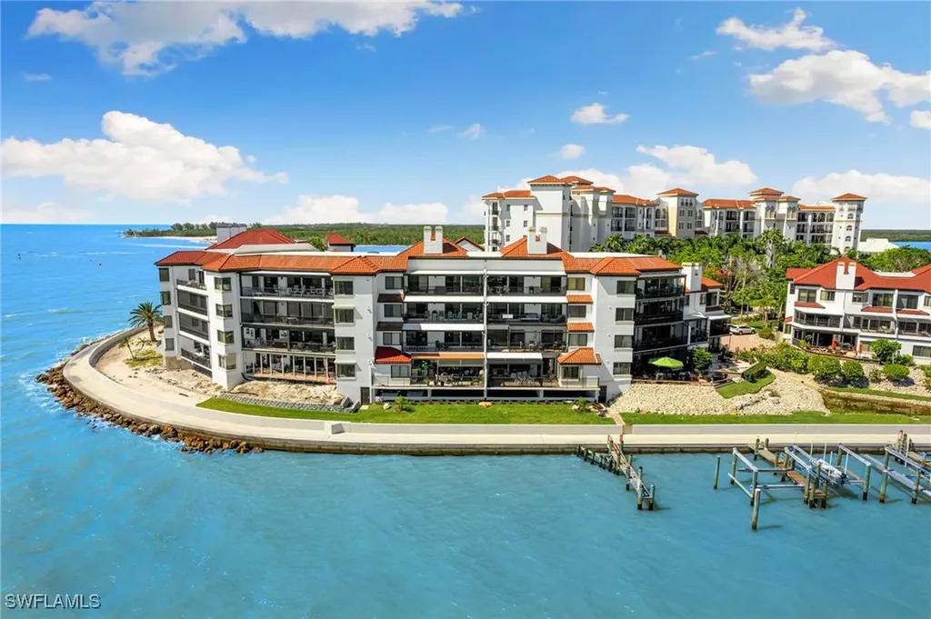 502 La Peninsula Boulevard Naples FL 34113