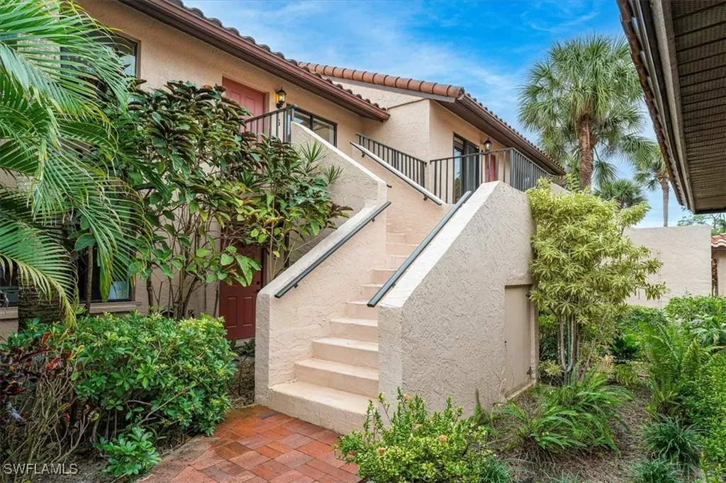 3219 Horse Carriage Way Naples FL 34105
