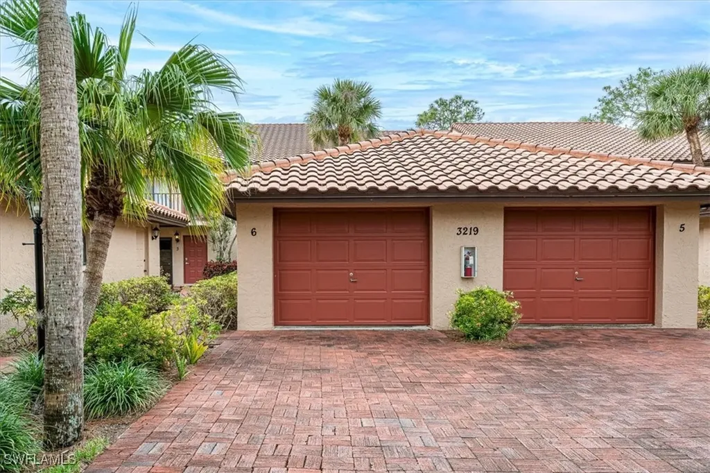 3219 Horse Carriage Way Naples FL 34105