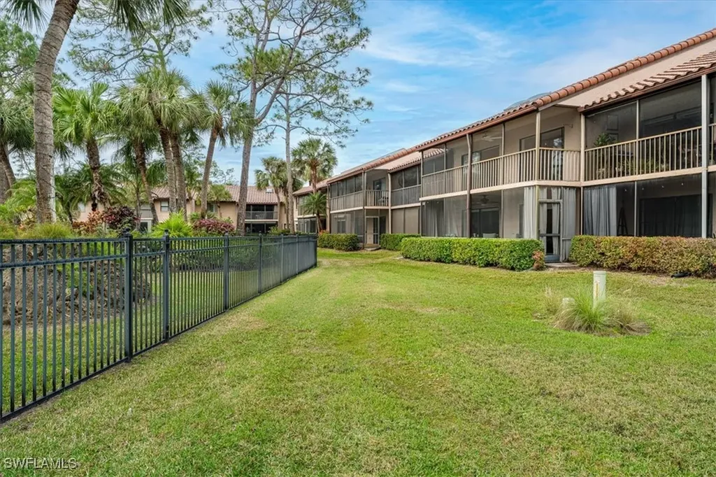 3219 Horse Carriage Way Naples FL 34105