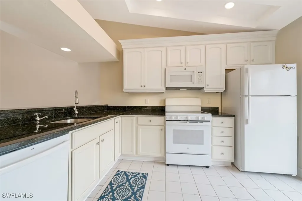 3219 Horse Carriage Way Naples FL 34105