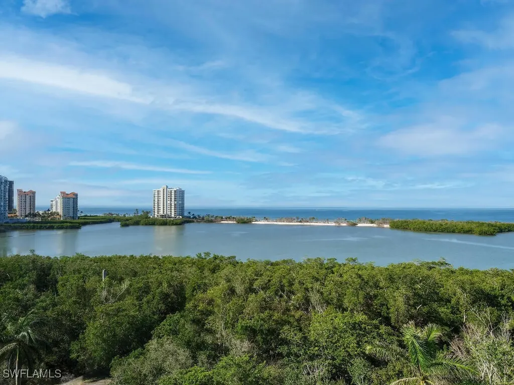 Naples FL, 5555 Heron Point Drive, Unit 902