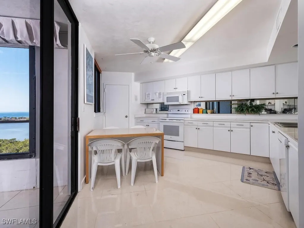 5555 Heron Point Drive 902 Naples, FL 34108 | MLS #225010278 | John R Wood  Christie's, image size:1024x768