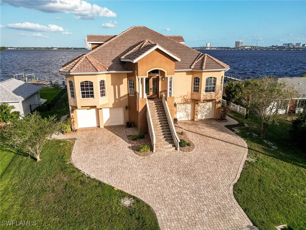 123 E North Shore Avenue North Fort Myers FL 33917