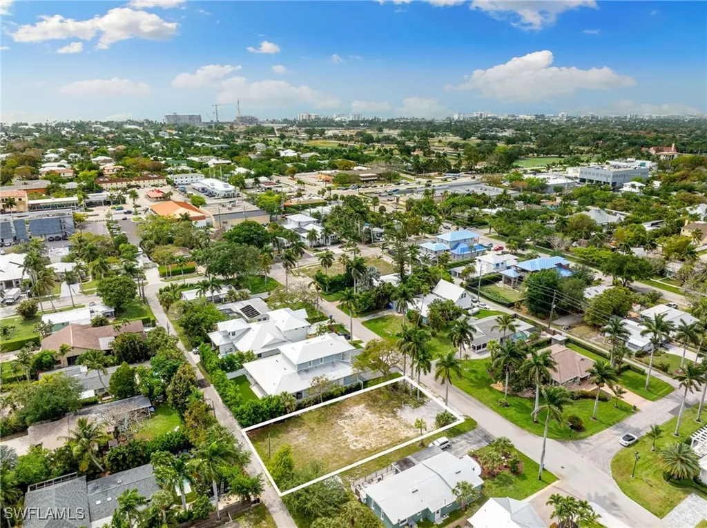 1084 Broad Avenue N Naples FL 34102