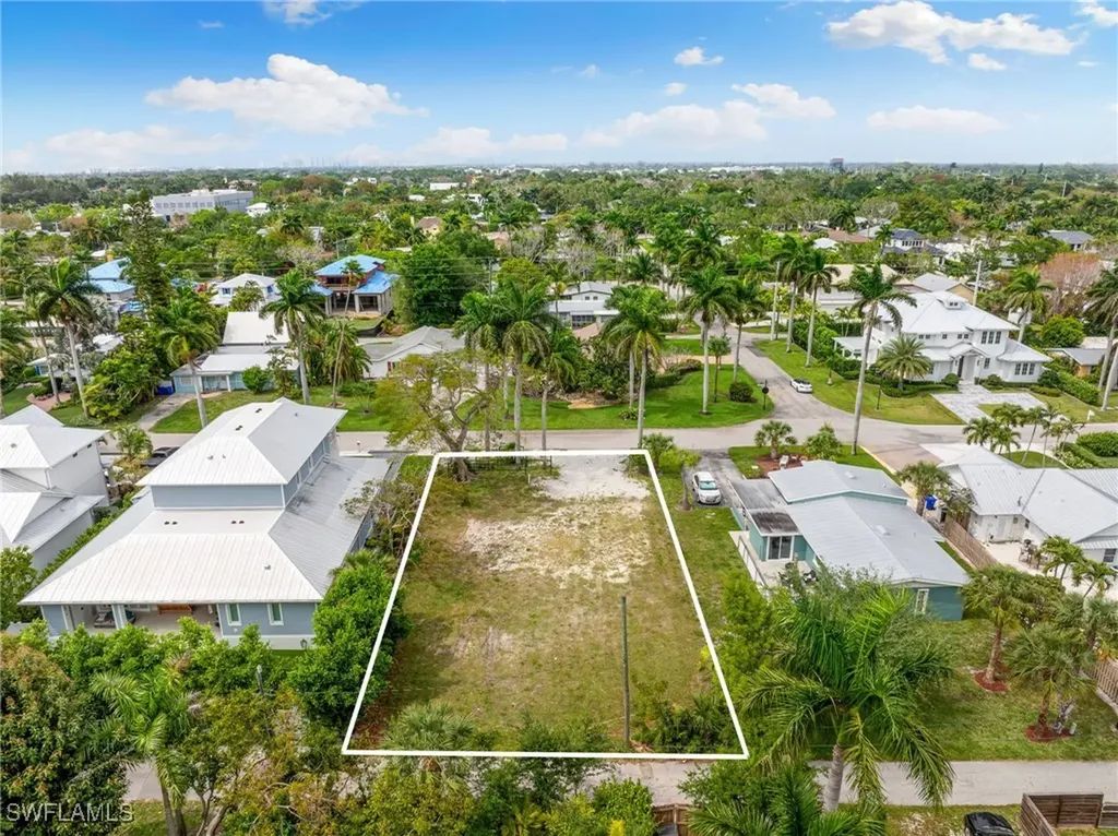 1084 Broad Avenue N Naples FL 34102