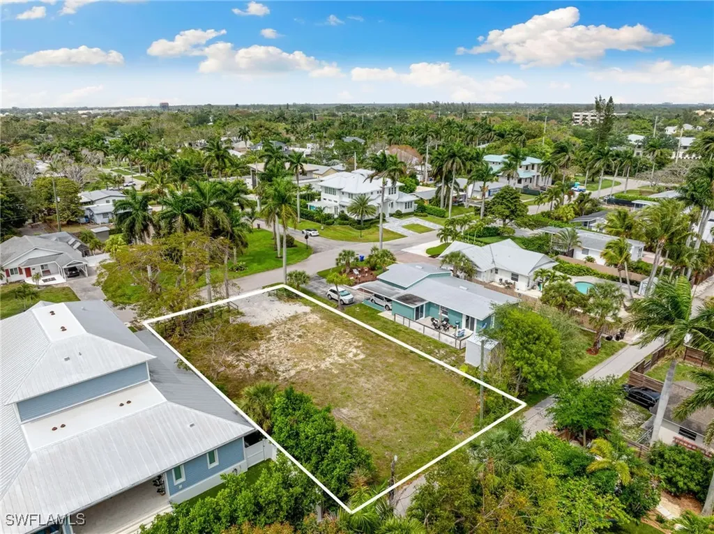1084 Broad Avenue N Naples FL 34102