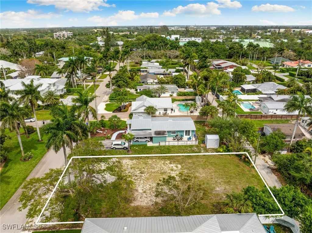 1084 Broad Avenue N Naples FL 34102
