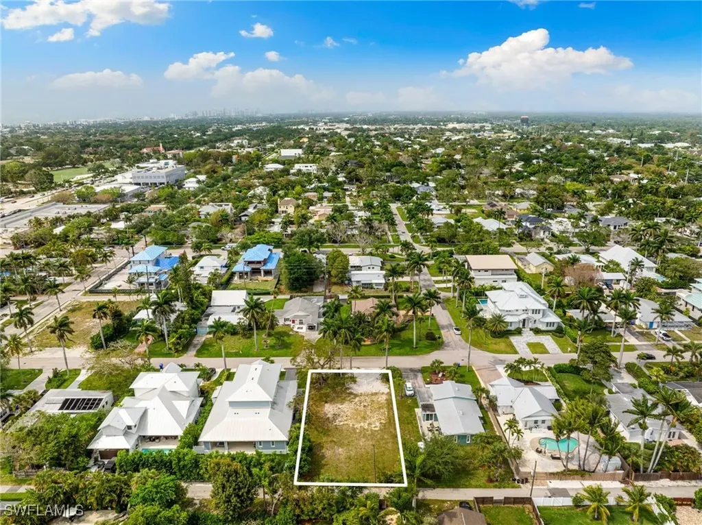1084 Broad Avenue N Naples FL 34102