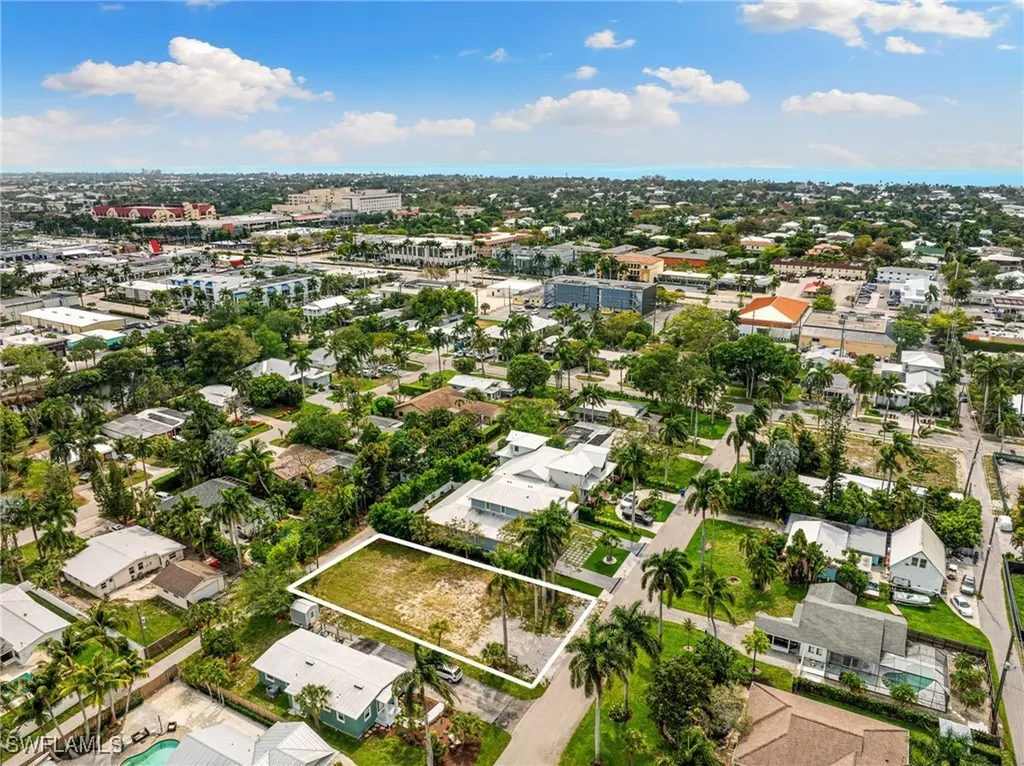 1084 Broad Avenue N Naples FL 34102