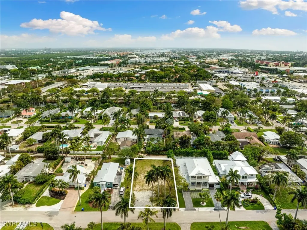 1084 Broad Avenue N Naples FL 34102