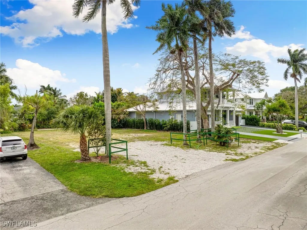 1084 Broad Avenue N Naples FL 34102