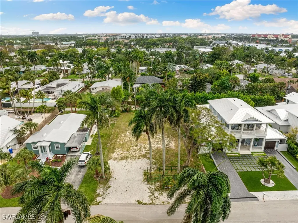1084 Broad Avenue N Naples FL 34102