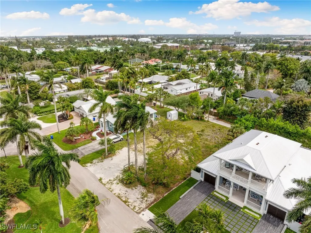 1084 Broad Avenue N Naples FL 34102