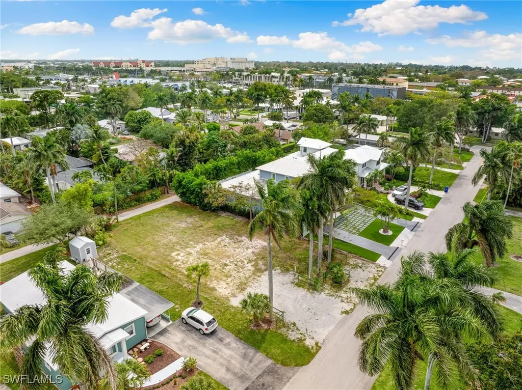 1084 Broad Avenue N Naples FL 34102