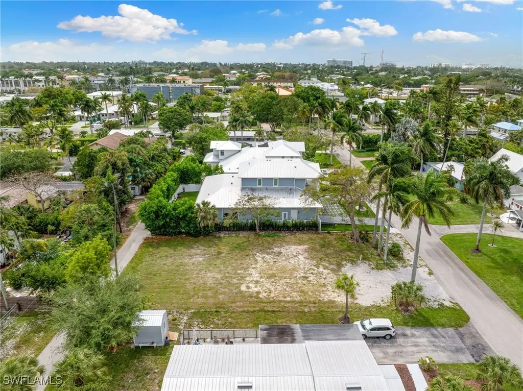 1084 Broad Avenue N Naples FL 34102