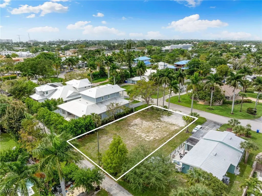 1084 Broad Avenue N Naples FL 34102