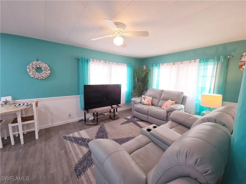 19 Moorhead Manor Naples FL 34112