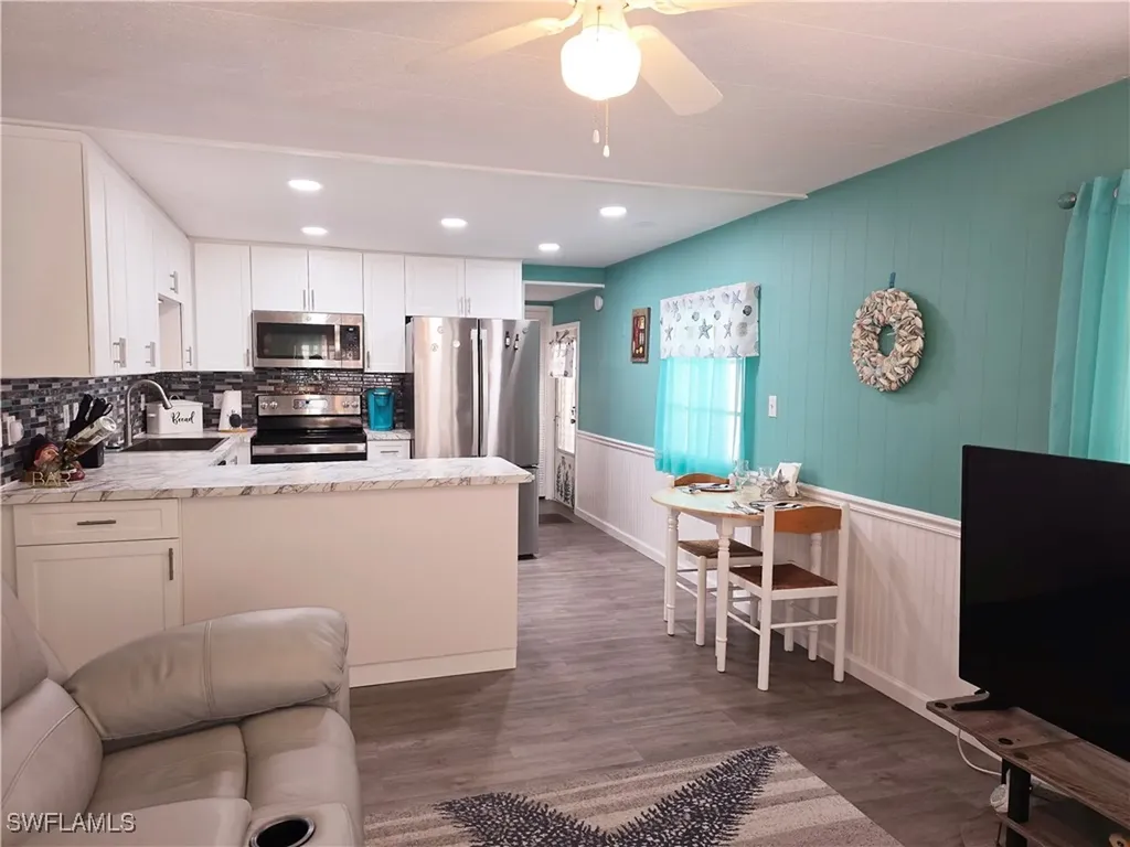 19 Moorhead Manor Naples FL 34112