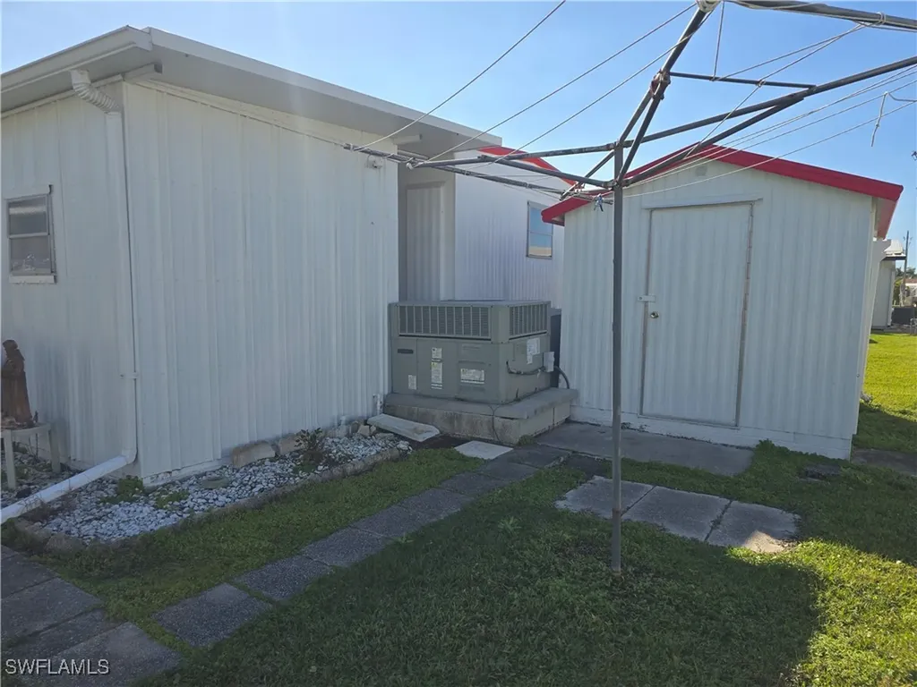 19 Moorhead Manor Naples FL 34112