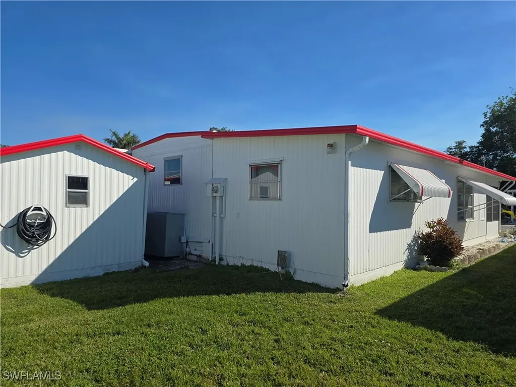 19 Moorhead Manor Naples FL 34112