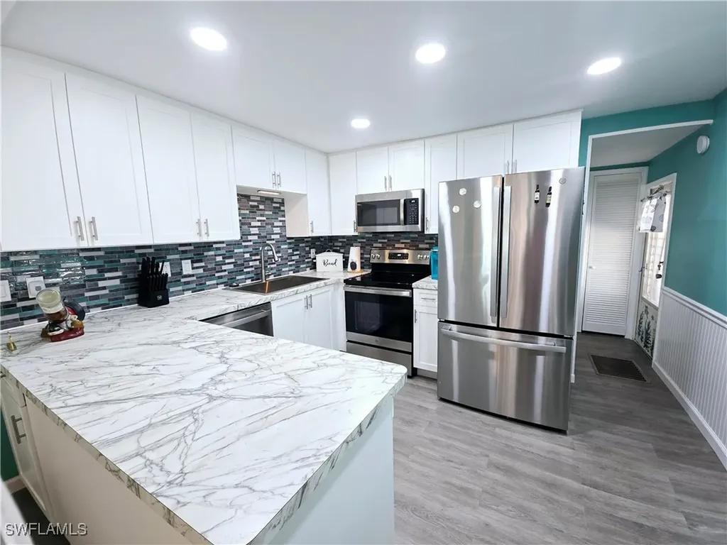 19 Moorhead Manor Naples FL 34112