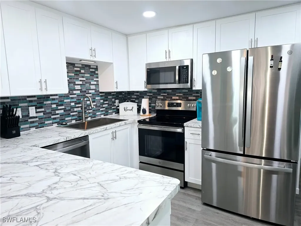 19 Moorhead Manor Naples FL 34112