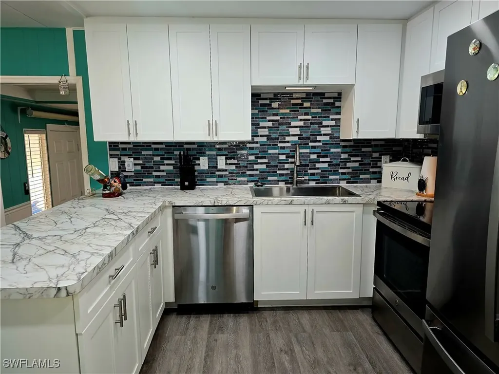 19 Moorhead Manor Naples FL 34112