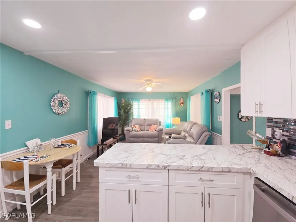 19 Moorhead Manor Naples FL 34112