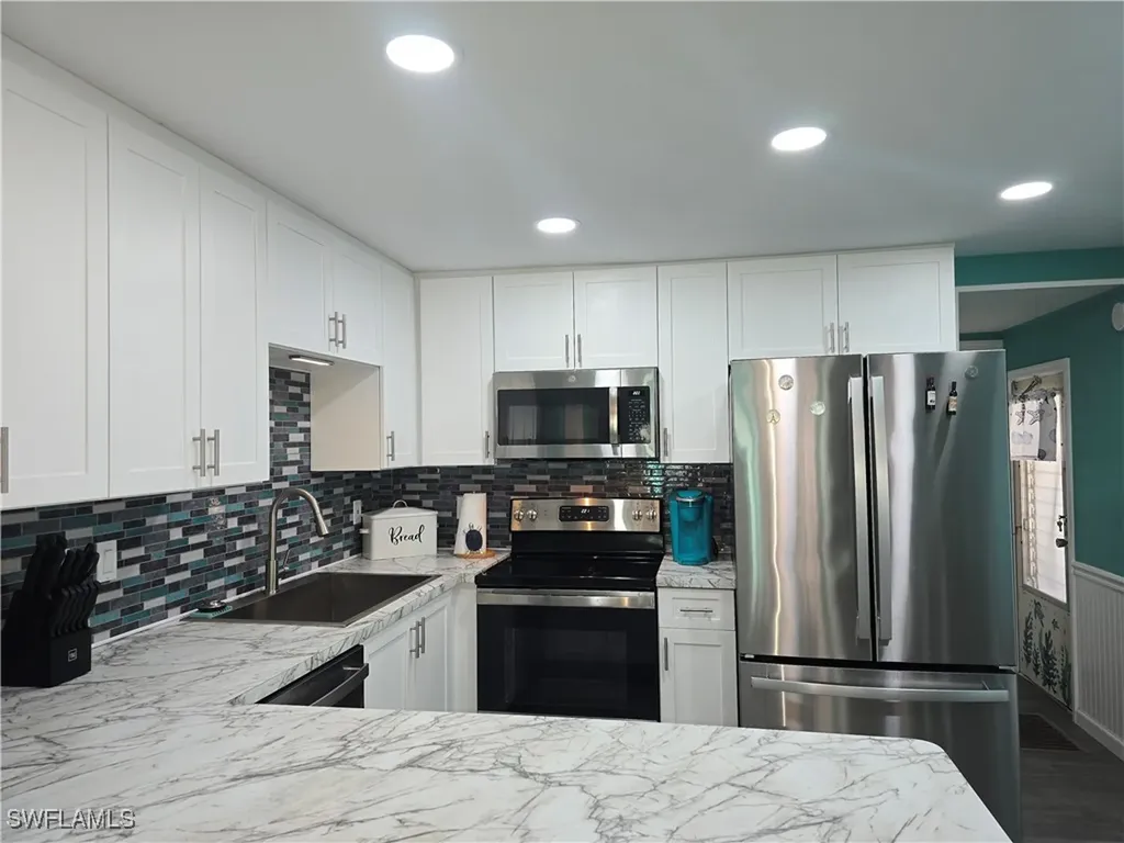 19 Moorhead Manor Naples FL 34112