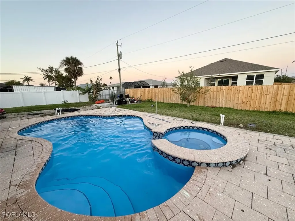 3915 SW 1st Place Cape Coral FL 33914