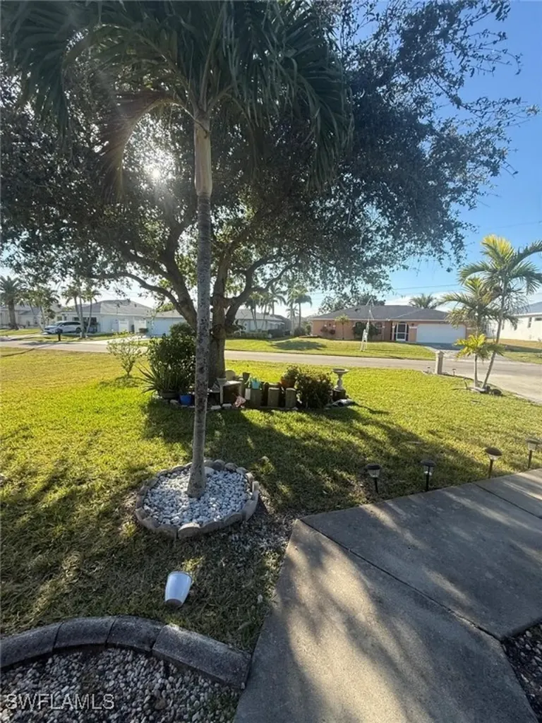 3915 SW 1st Place Cape Coral FL 33914