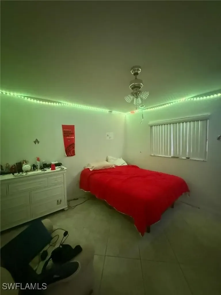 3915 SW 1st Place Cape Coral FL 33914