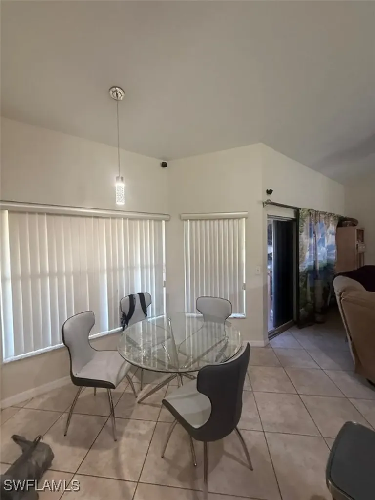 3915 SW 1st Place Cape Coral FL 33914