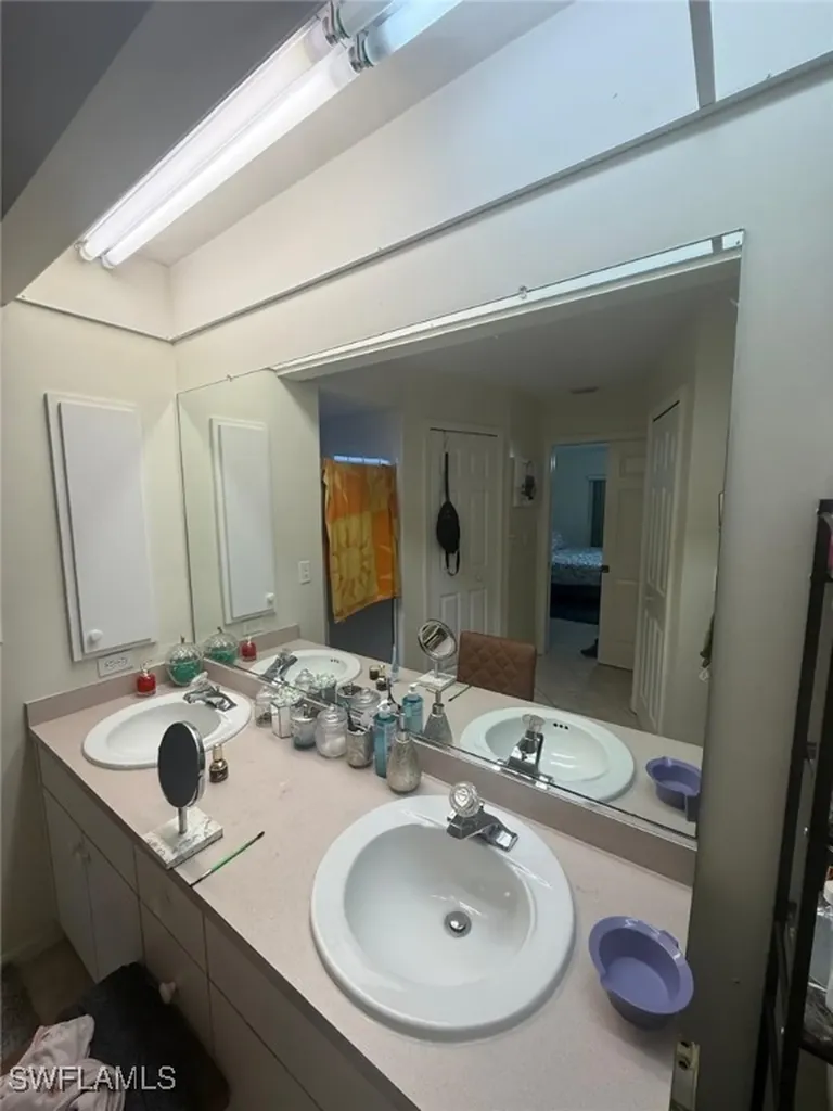 3915 SW 1st Place Cape Coral FL 33914