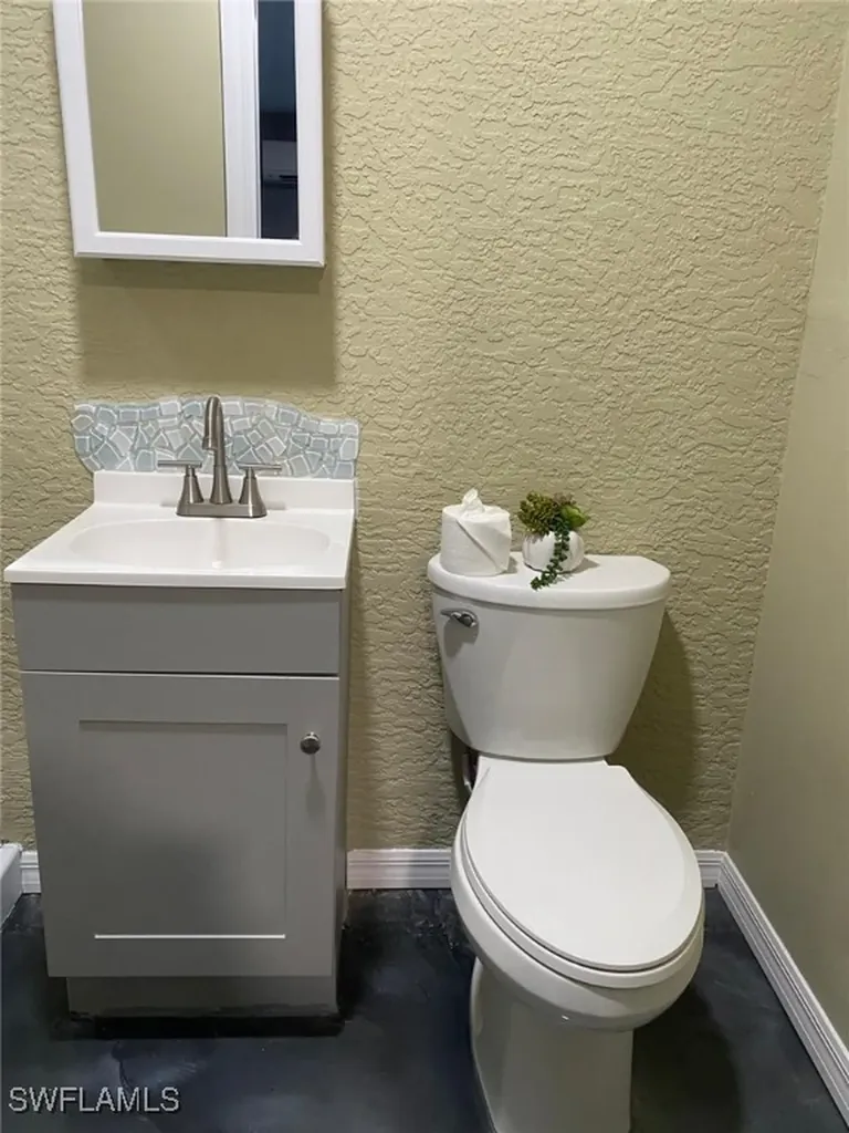 3915 SW 1st Place Cape Coral FL 33914
