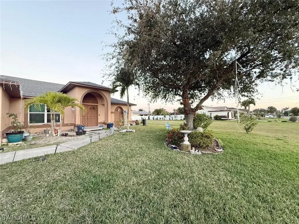 3915 SW 1st Place Cape Coral FL 33914