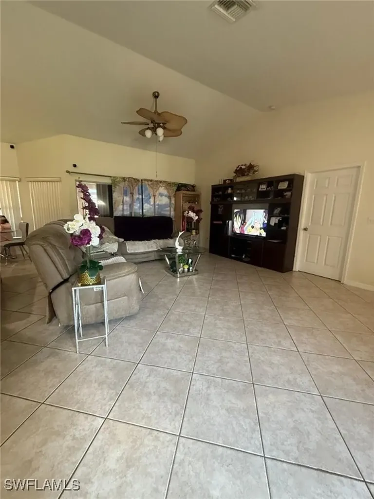 3915 SW 1st Place Cape Coral FL 33914