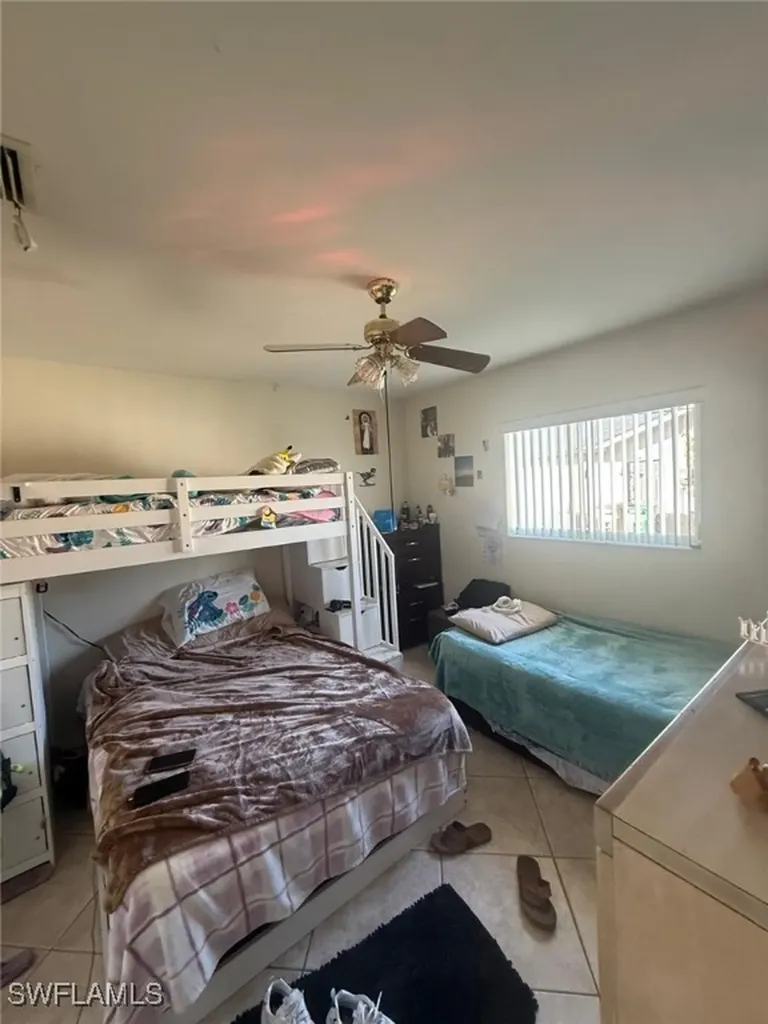 3915 SW 1st Place Cape Coral FL 33914