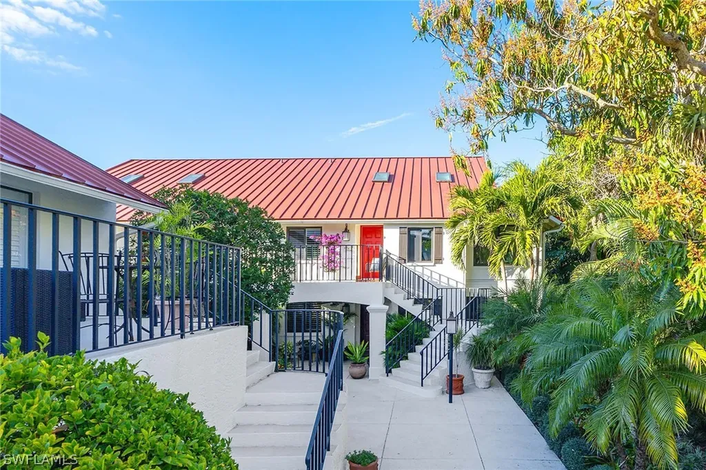 375 8th Avenue S Naples FL 34102