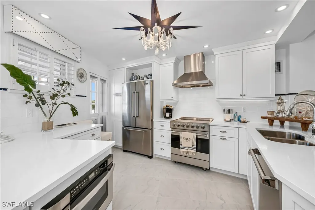 2401 Gulf Shore Boulevard N Naples FL 34103