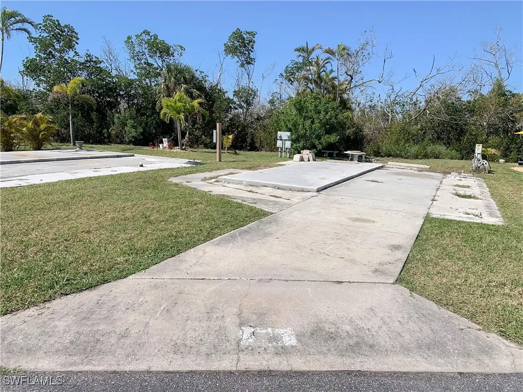 19681 Summerlin 425 Road Fort Myers FL 33908