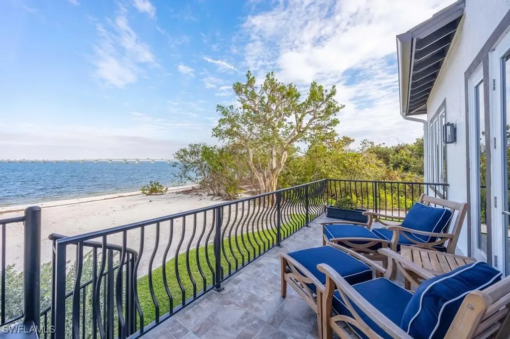 1004 Bayview Drive Sanibel FL 33957